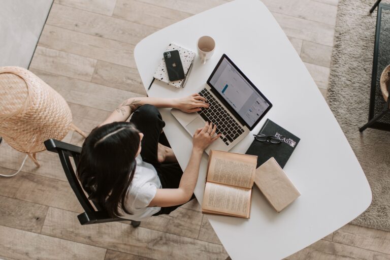 How to Start Freelancing: A Complete Beginner’s Guide in 2026